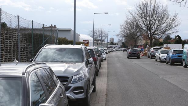 Parken Simmering Teenager schlugen in der Brigittenau Autoscheiben ein