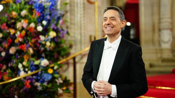  Staatsoperndirektor Bogdan Roščić freut sich über die große Summe