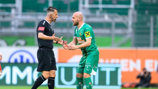 FUSSBALL: ADMIRAL BUNDESLIGA / MEISTERGRUPPE / 1. RUNDE: SK RAPID - RED BULL SALZBURG Kurios: Schiedsrichter Harkam holte Grgic zurück aufs Feld und zeigte dann Rot