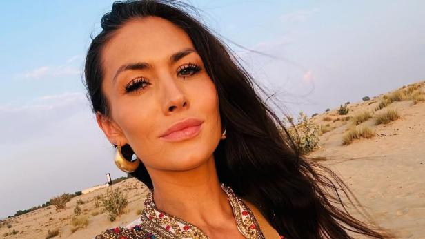 Fiona Erdmann enthüllt Bay-Namen ihres 3. Kindes Fiona Erdmann: 36-jährige Brünette posiert für ein Selfie