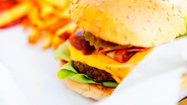 Burger-Skandal schockiert Niederösterreicherin Nahaufnahme eines Burgers
