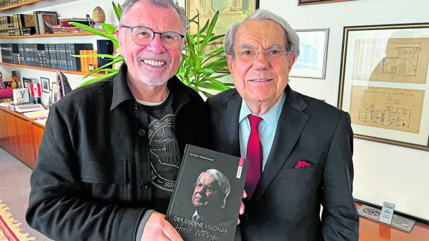 Autor Reinhald Waldenberger und Horst Wiesinger mit dem Buch