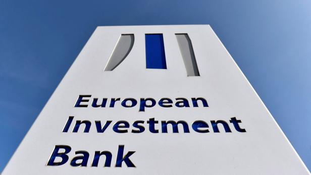 FILE PHOTO: The logo of the EIB is pictured in the city of Luxembourg Nehammers Nominierung für EIB als Sündenfall