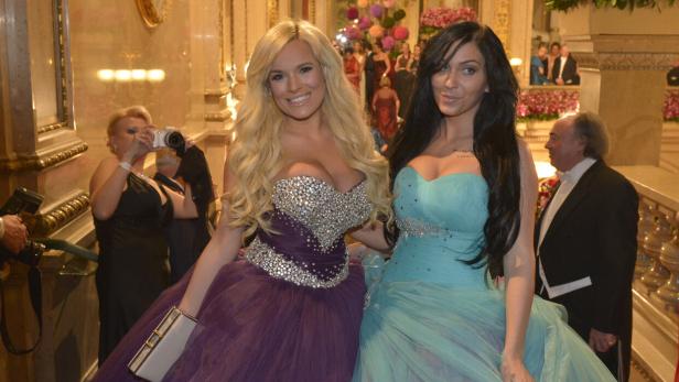 Moni und Tara aus "Tara & Moni" - Was haben die beiden ATV-Darstellerinnen zur "Wortklauberei" beizutragen.