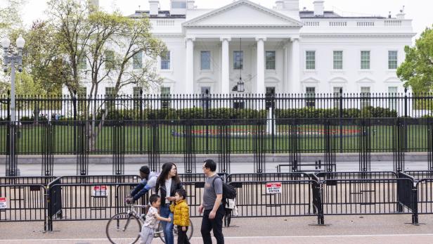 Security measures go in place ahead of a planned protest against US President Donald J. Trump US-Zölle: Mehr als 50 Staaten wollen verhandeln, kein Strafzoll für Russland
