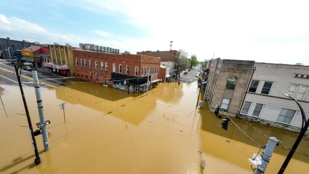 US-STORMS-BRING-POWERFUL-WINDS,-TORNADOES,-AND-POTENTIALLY-CATAS Schwere Unwetter in den USA: Mindestens 20 Tote, Strom- und Flugausfälle