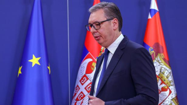 Serbian President Vucic names Djuro Macut as new prime minister Proteste in Serbien: Ein Arzt soll Vučićs Polit-Schmerzen lindern