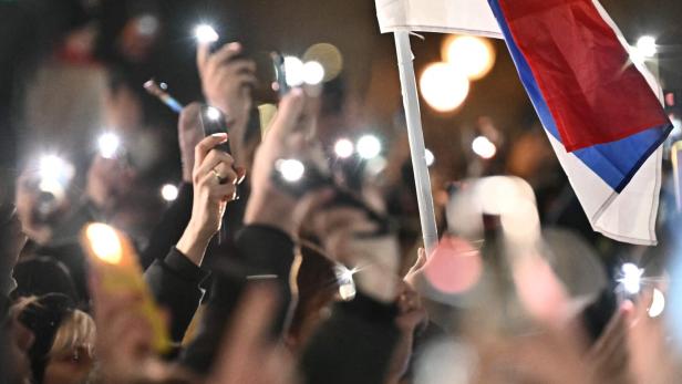 TOPSHOT-AUSTRIA-SERBIA-DEMONSTRATION-STUDENTS-CORRUPTION Serbien: Studenten blockieren öffentlich-rechtliche Sender