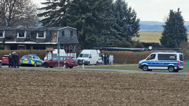 Drei Leichen im Vogtland entdeckt 3-köpfige Familie in Deutschland getötet: 200 Hinweise auf Verdächtigen