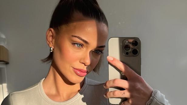 Laura Maria Rypa: Hatte sie bereits eine Schönheits-OP? Laura Maria Rypa: 29-Jährige Blondine mit strengem Zopf posiert für ein Selfie