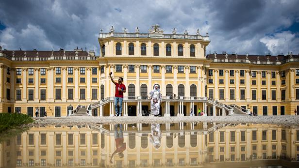 Vor dem Schloss Schönbrunn werden die Pferde springen.