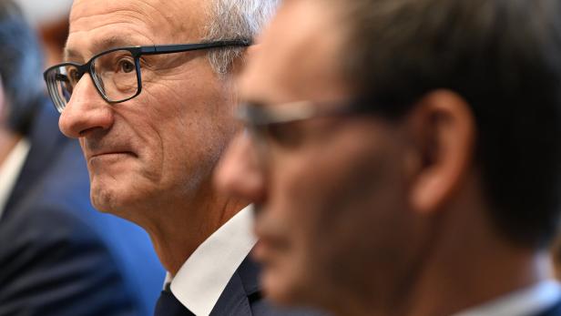 LANDESHAUPTLEUTEKONFERENZ IN TRAUNKIRCHEN: MATTLE / WALLNER Die ÖVP-Landeshauptleute Markus Wallner (v.) und Anton Mattle planen Einschnitte
