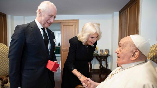 Charles und Camilla bei Papst Franziskus Charles und Camilla bei Papst Franziskus