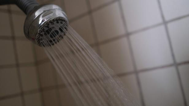US-POLITICS-CLIMATE-ENERGY "Make shower great again": Trump hob Limit für Wasserdruck beim Duschen auf