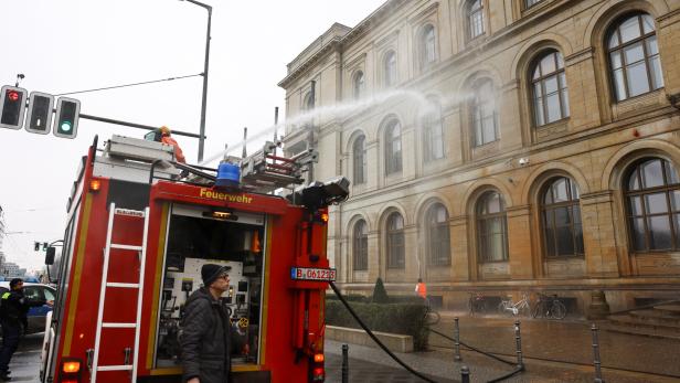 Last Generation activists protest in Berlin Falschparker behindert Feuerwehr: Brandopfer gestorben