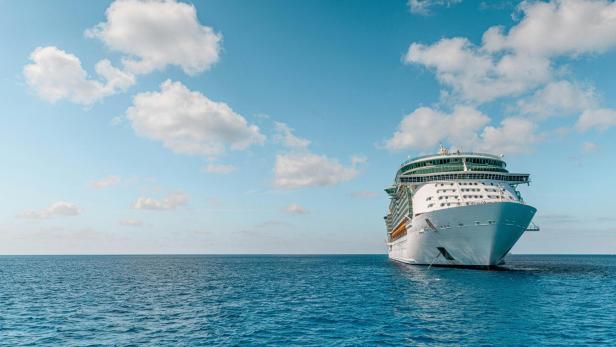 "Titanic-Moment": Kreuzfahrtschiff geflutet ‒ Reisende panisch Kreuzfahrtschiss auf offener See
