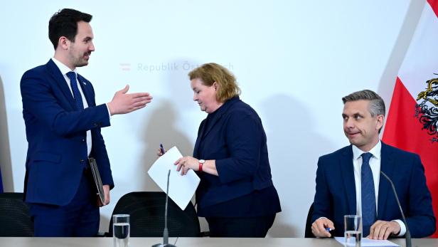 ARBEITSKLAUSUR DER BUNDESREGIERUNG: WIEDERKEHR / SCHUMANN / HATTMANNSDORFER ARBEITSKLAUSUR DER BUNDESREGIERUNG: WIEDERKEHR / SCHUMANN / HATTMANNSDORFER