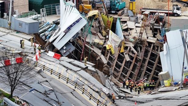 Subway construction site collapse in Gwangmyeong Einsturz eines U-Bahntunnels.