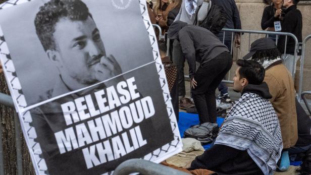 FILE PHOTO: FILE PHOTO: Demonstration against arrest of Mahmoud Khalil, at Columbia University in New York City Gericht erlaubt Abschiebung eines Aktivisten aus den USA