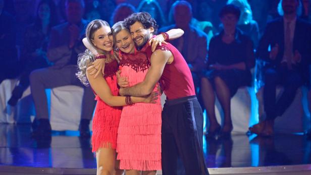Dancing Stars Katya Mizera mit Aaron Karl und dessen Mama Christiane
