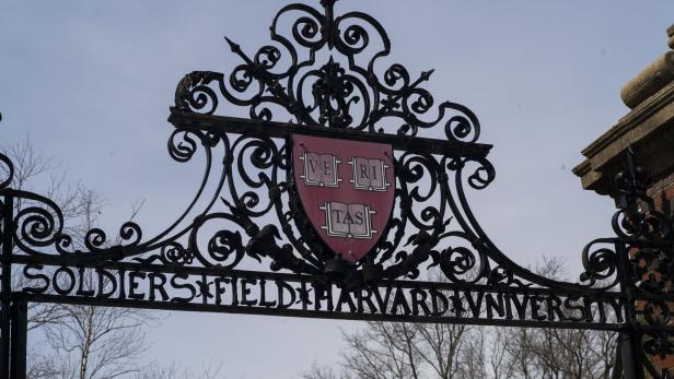 Harvard University Eliteuni Harvard widersetzt sich Trump - und verliert Milliarden