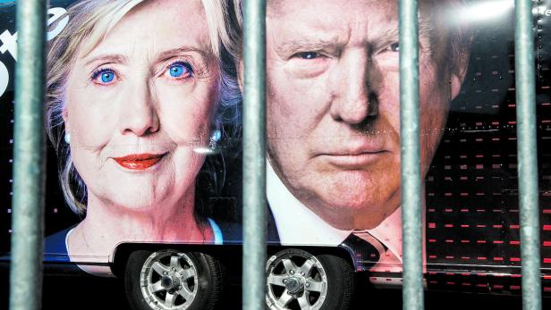 Clinton vs. Trump: Werbebanner auf CNN-Truck
