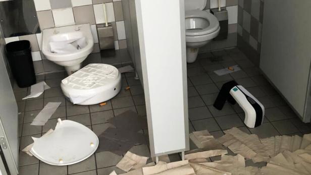 Von Wien bis Deutschland: Warum Fußball-Fans so gerne Toiletten zerstören