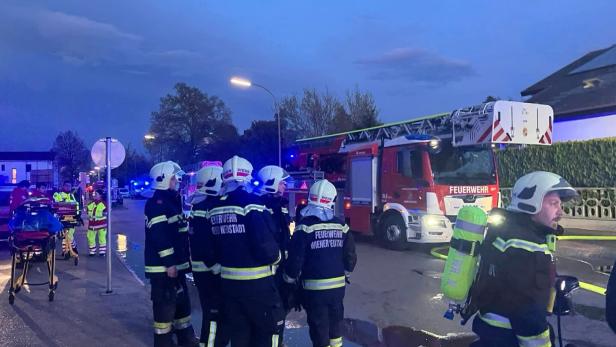 46-214548691 Kellerbrand: Kurzfristig höchste Alarmstufe in Wiener Neustadt