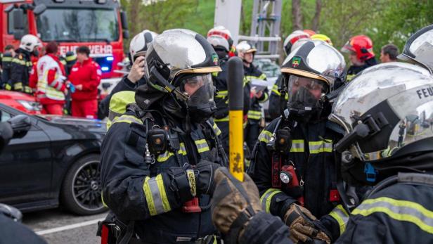 Fünf Leichtverletzte nach Kellerbrand im Bezirk Mödling