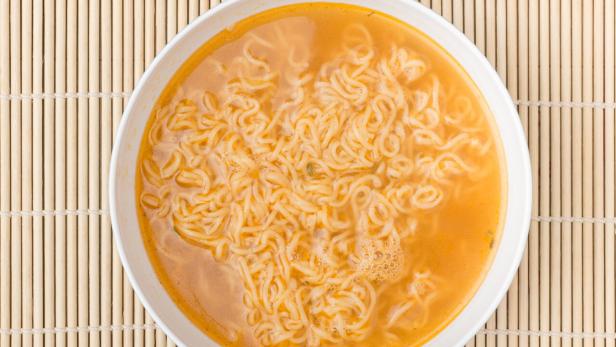„Bitte keine verarbeiteten Lebensmittel“ Instant Nudelsuppe