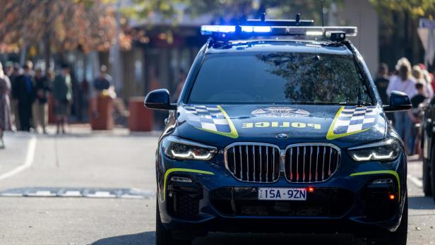 In Australien starb eine Frau, nachdem sie vor einer mutmaßlichen Gewalttat flüchtete.