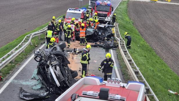 Szenen eines Unfall zwischen mehreren Pkw