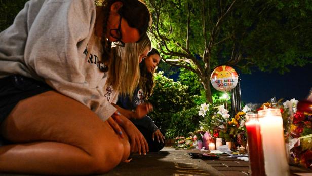 US-SHOOTING-AT-FLORIDA-STATE-UNIVERSITY-LEAVES-2-DEAD-AND-MULTIP Schüsse an Uni in Florida: Sohn einer Polizistin verhaftet