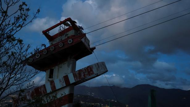Four dead in Italian cable car accident near Naples Seilbahn-Unglück bei Neapel: Ursache nach wie vor unklar