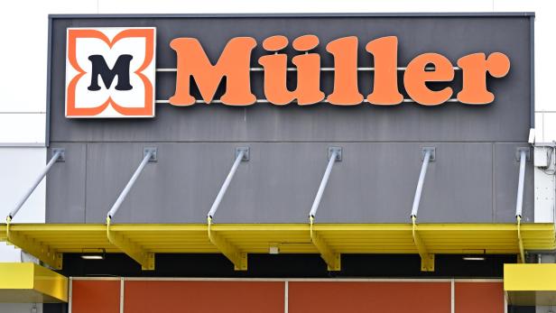++ THEMENBILD ++ MÜLLER Schild einer Müller-Drogeriefiliale