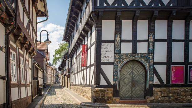 Goslar ist nur eine der vielen Städte in Niedersachsen, die mit wunderschönen Fachwerkhäusern aufwarten. 