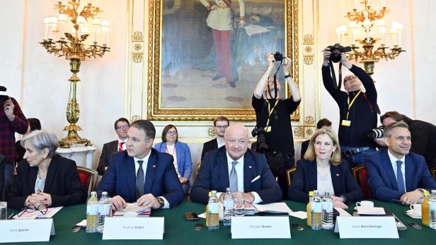 ARBEITSKLAUSUR DER BUNDESREGIERUNG: TOUR DE TABLE - SPORRER/BABLER/STOCKER/MEINL-REISINGER/HATTMANNSDORFER