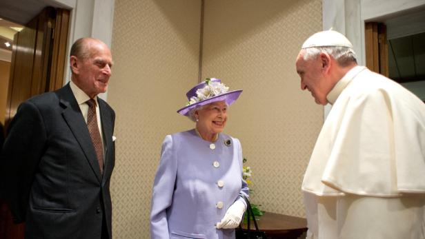 Queen Elizabeth II., Prinz Philip und Papst Franziskus (2014)