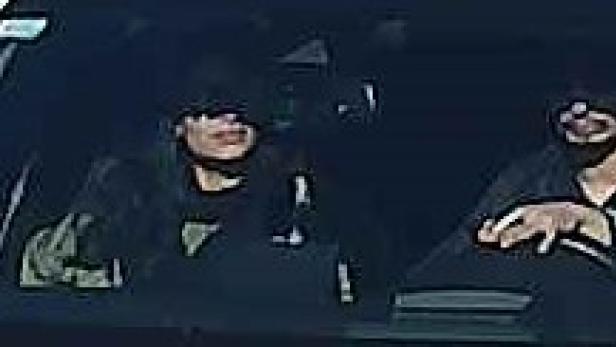 Auto geknackt: Polizei sucht mutmaßliches Einbrecher-Duo in Wien