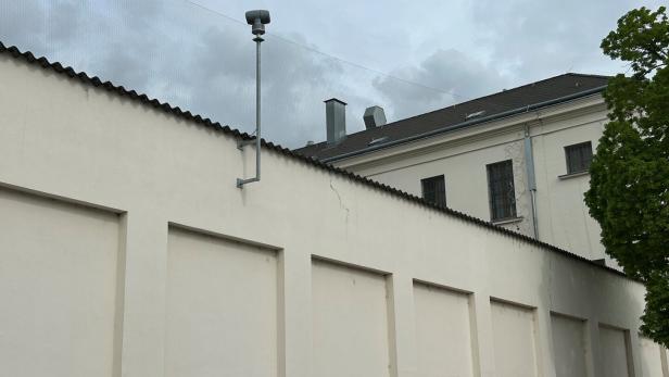 Heue HD-Kameras wurden rund um die Justizanstalt montiert. Sie überwachen den Innen- und Außenbereich der Strafanstalt