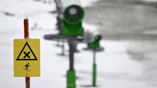 Symbolfoto Ski und Schneekanone Symbolfoto Ski und Schneekanone