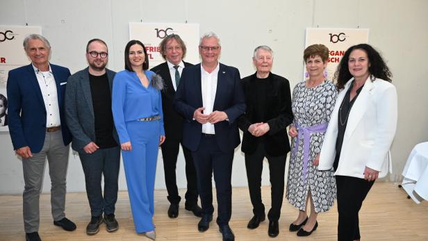 46-214717891 Die Vernissage zur Ausstellung „19 Gesichter“ im Rathaus Eisenstadt sorgte für viel Gesprächsstoff und Erinnerungen.