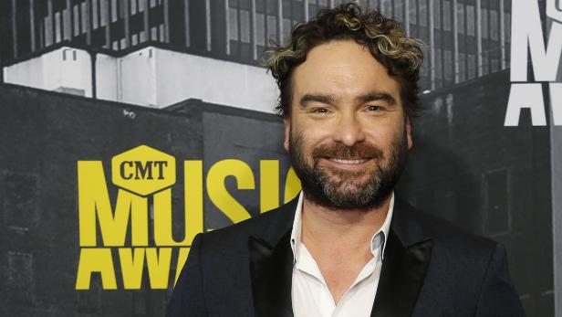 2017 CMT Music Awards Arrivals Warum sich "Big Bang Theory"-Star Johnny Galecki aus dem Rampenlich zurückgezogen hat