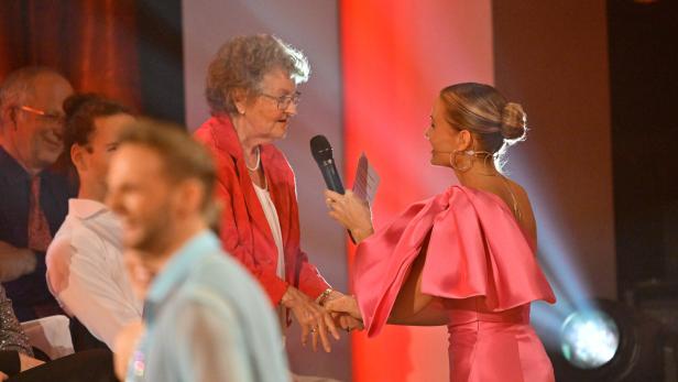 Dancing Stars Oma Johanna wurde von Mirjam Weichselbraun interviewt