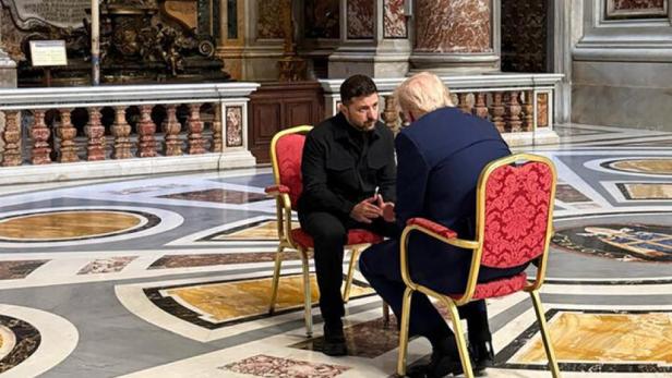 Papst-Verabschiedung: Informelles Gipfeltreffen der Weltmächte