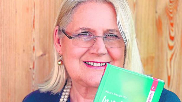 Monika Krautgartner mit ihrem neuen Buch