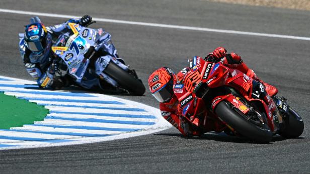 Gewohntes Bild: Marc Márquez führt in Jerez vor Bruder Alex