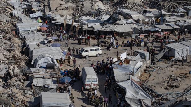 Gaza markets face crippling food and aid shortages amid blockade 50 Tote nach israelischen Angriffen im Gazastreifen