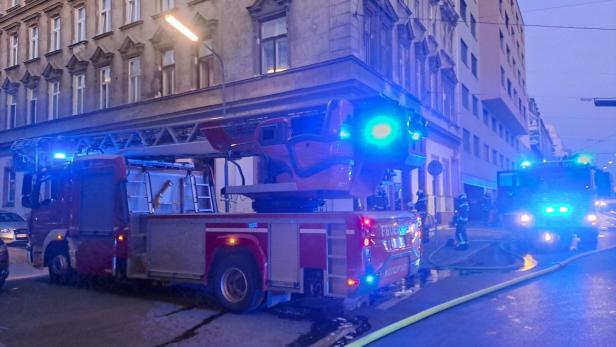 Restaurantbrand in Wien: Bewohnerin erleidet Rauchgasvergiftung