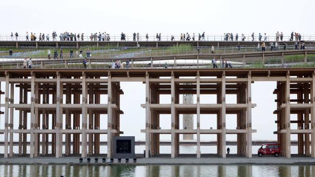Osaka 2025 Expo attendance falls short of expectation in opening week Musik aus Österreich und Schweizer KI auf der Expo in Osaka